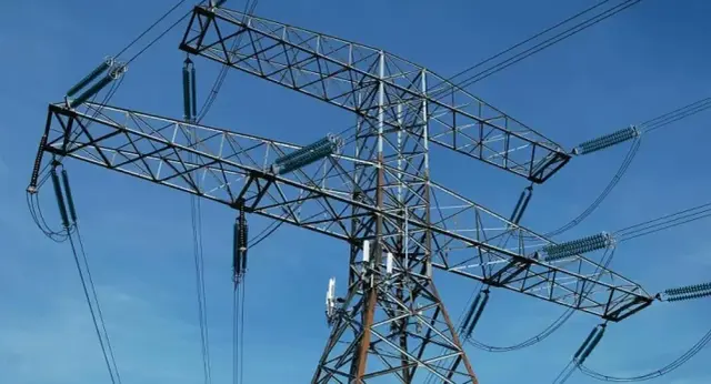 Naturgy activa un plan para reforzar la red eléctrica de San Juan en verano