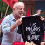 Lula exhibió una remera con el reclamo por Malvinas durante una caravana