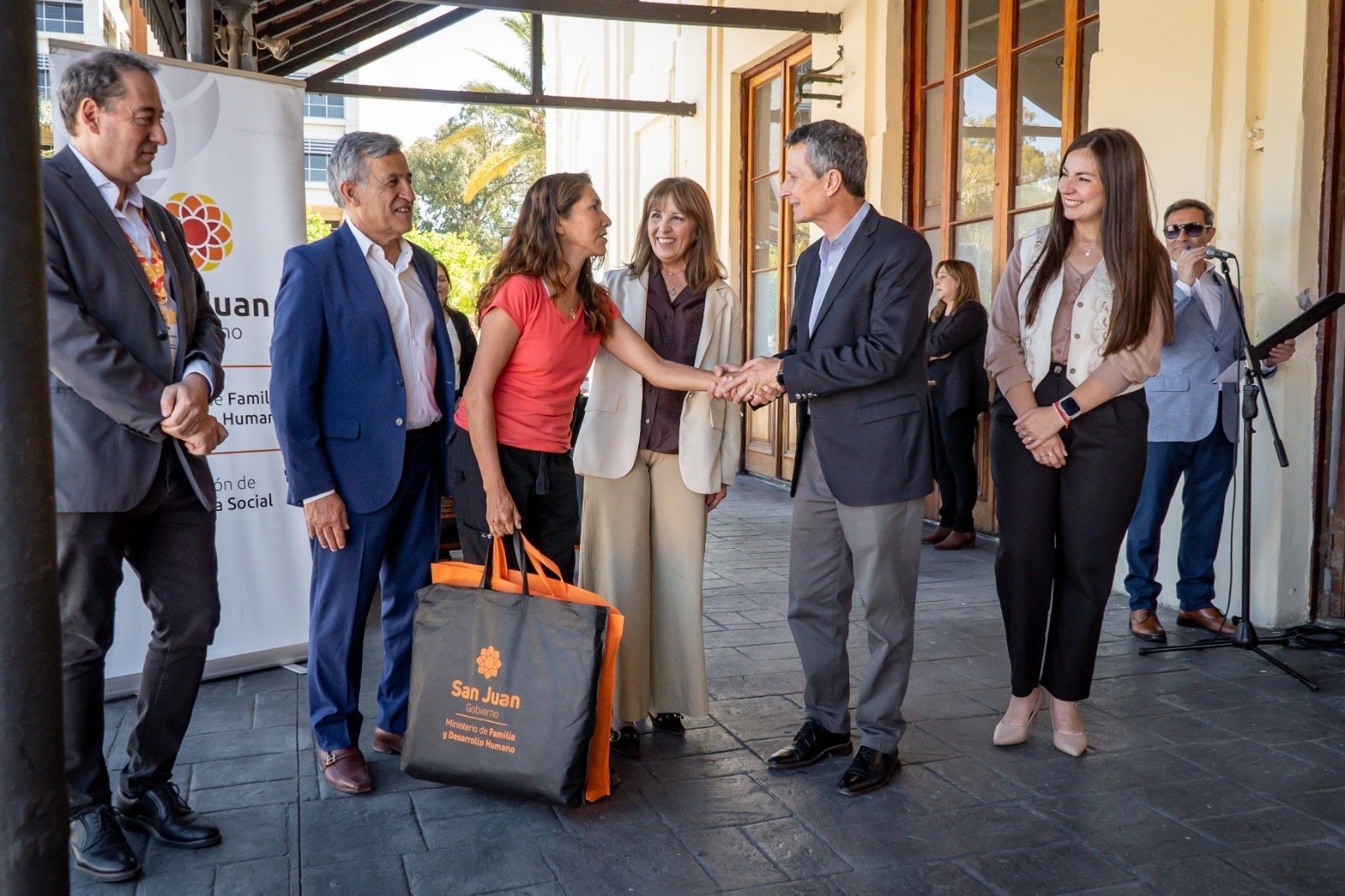 130 emprendedores textiles y 29 gastronómicos recibieron apoyo en Capital