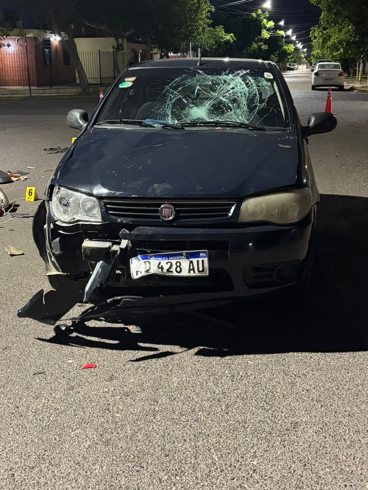 Choque entre un auto y una moto en Rawson: trasladaron inconsciente al motociclista