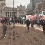 Incidentes y gases lacrimógenos durante la quinta marcha universitaria