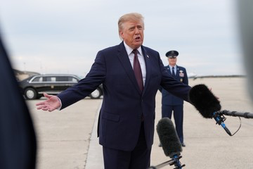 Trump evitó opinar sobre Flavio Bolsonaro y calificó de “extraños” los comicios