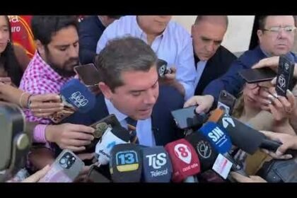 Orrego encabezó la entrega de 1.392 computadoras en tres departamentos