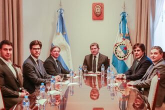 Orrego avanzó con CAF en los detalles del crédito para la Ruta 40 Sur