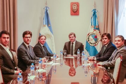 Orrego avanzó con CAF en los detalles del crédito para la Ruta 40 Sur