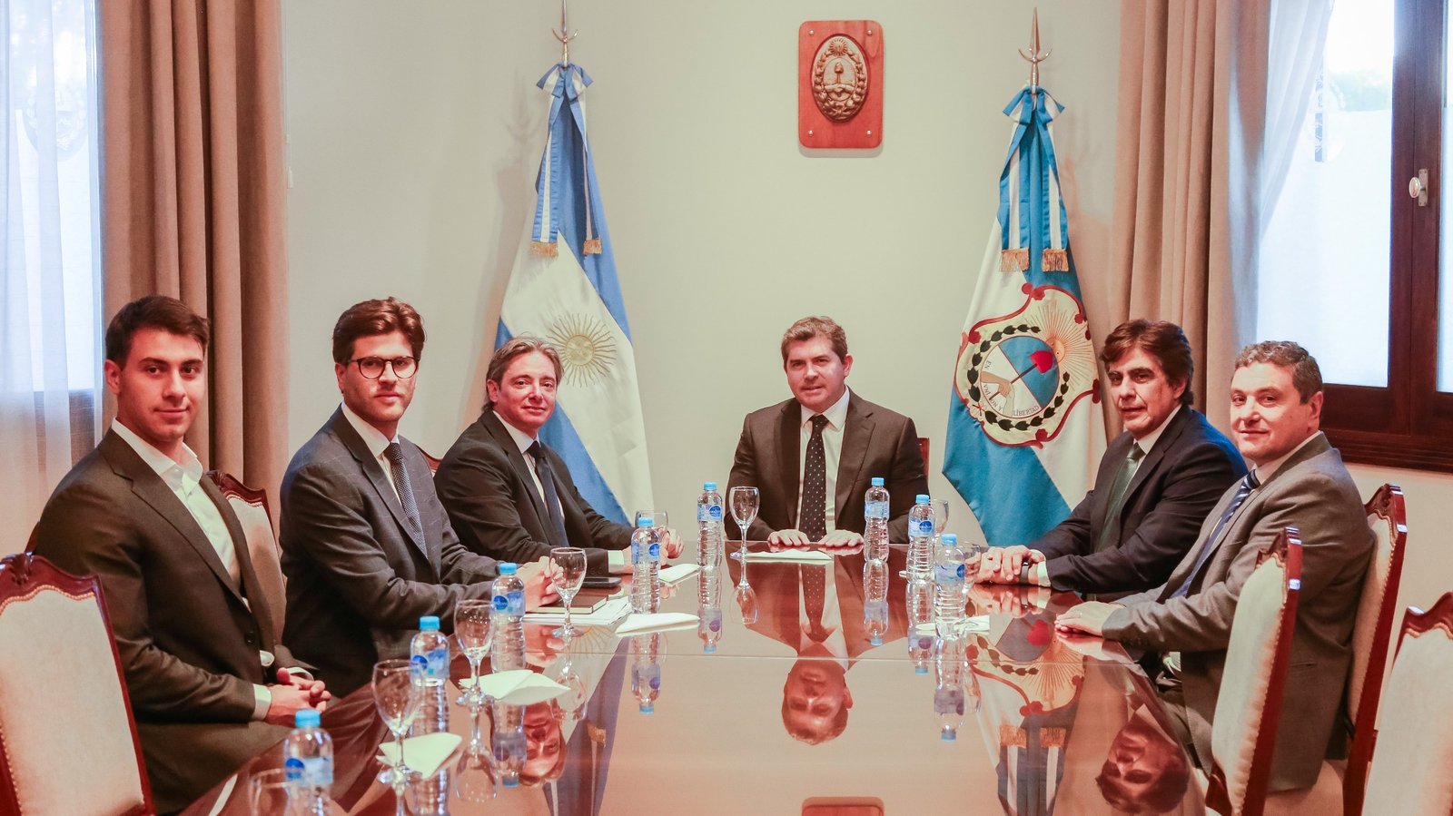 Orrego avanzó con CAF en los detalles del crédito para la Ruta 40 Sur