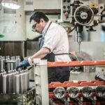 El empleo formal cayó por 14 meses y el salario mínimo tocó un piso histórico