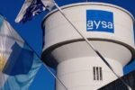 Dos grupos empresarios compiten por la concesión del 90% de AySA