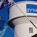 Dos grupos empresarios compiten por la concesión del 90% de AySA