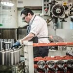 El empleo formal cayó por 14 meses y el mínimo llegó a su nivel más bajo desde 2003